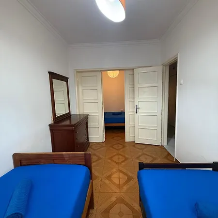 3 Bedrooms Close Airport Apartment *