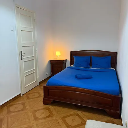 3 Bedrooms Close Airport דירה ליסבון