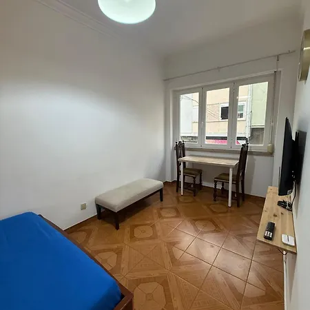 דירה 3 Bedrooms Close Airport