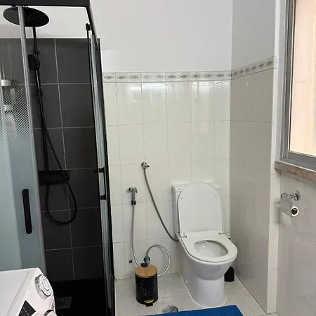 3 Bedrooms Close Airport דירה *