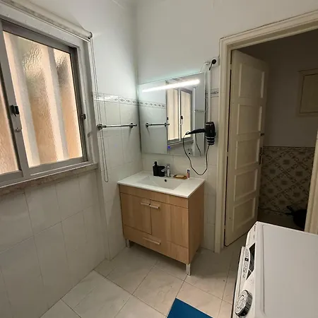 3 Bedrooms Close Airport * ליסבון